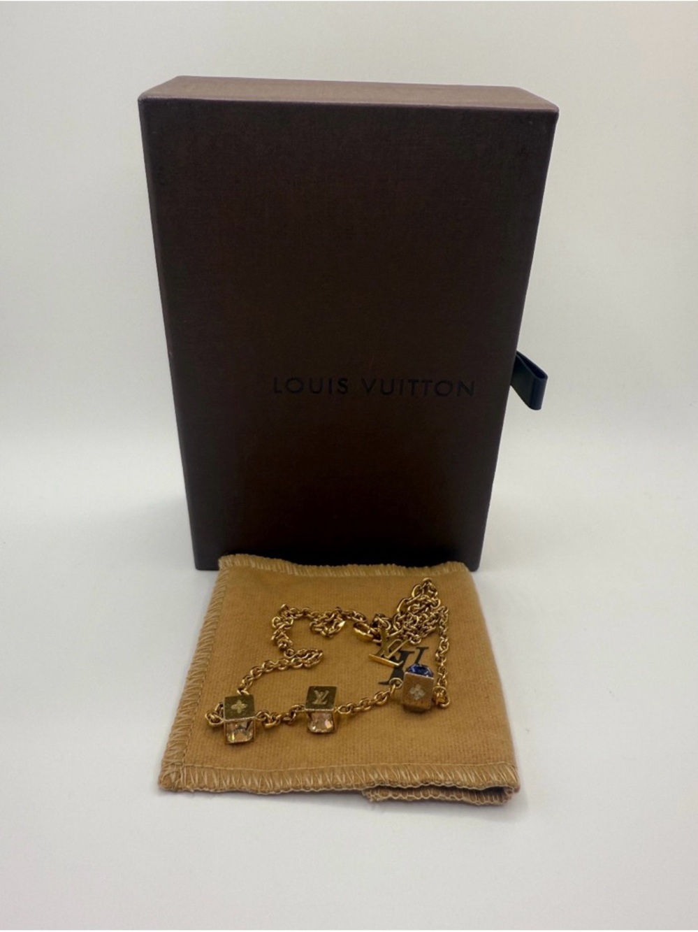 Louis Vuitton Collier Gamble
Gold Tone Necklace